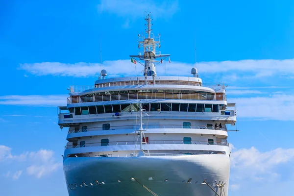 White Cruise Ship on Blue from Front — Stock Photo, Image