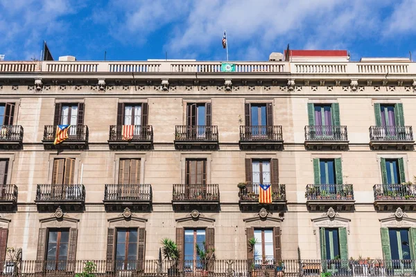 Si Signs and Estelada Flags in Windows — Stock Photo, Image