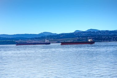 British Columbia iki boş Frieghters
