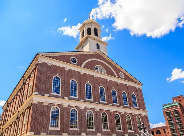 Faneuil Hall pod niebem ładne — Zdjęcie stockowe