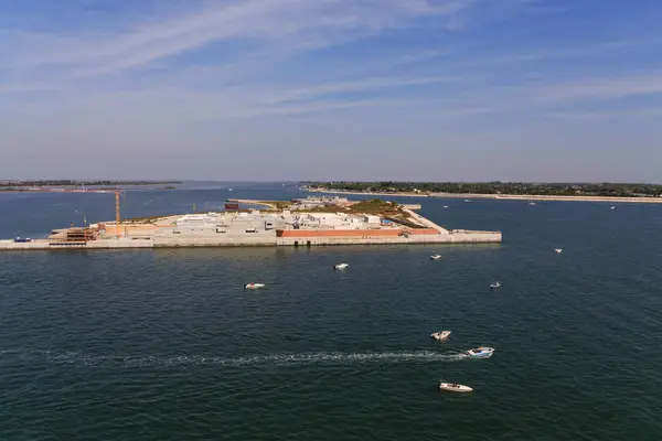 Kunstmatig eiland tussen Venetië en de Adriatische — Stockfoto