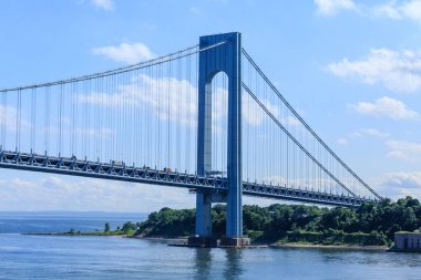 Verrazaon köprü mavi su üzerinde