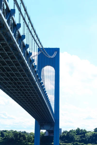 Verrazano ponte de apoio e por baixo — Fotografia de Stock