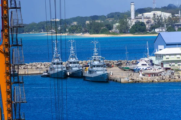 Barbados oorlogsschepen in de haven — Stockfoto