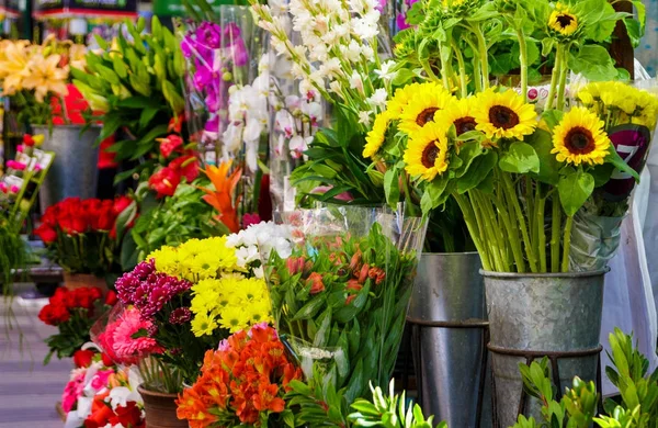Fresh Bouquets at Market — Stock Photo, Image