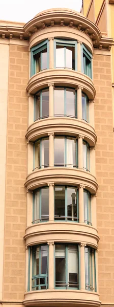 Fenêtres rondes dans les appartements — Photo