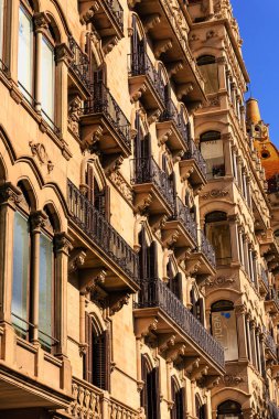 İspanyol mimarisi Fransız balkon