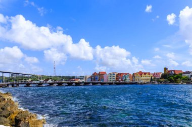 Willemstad Curacao köprü duba