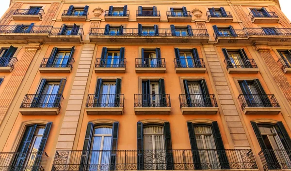 美丽的老旅馆在巴塞罗那西班牙 — 图库照片