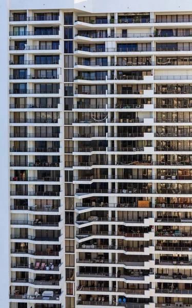 Меблированные балконы в здании Miami Condo — стоковое фото