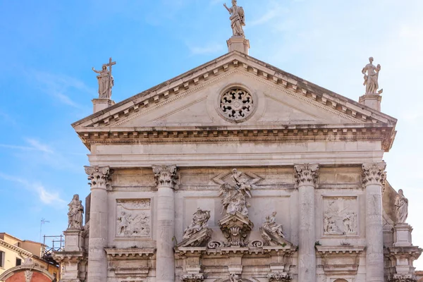 Statues on Venice Church — Stock Photo, Image