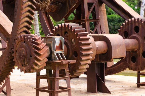 Rusty-yatay vites — Stok fotoğraf