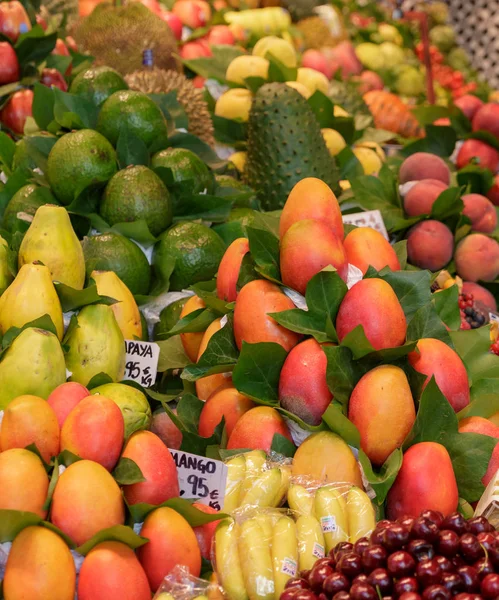 Mangoes Papayas and Limes — Stock Photo, Image