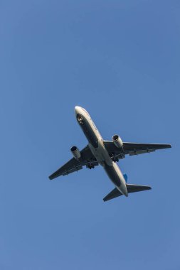 Ticari uçak havaalanından artan