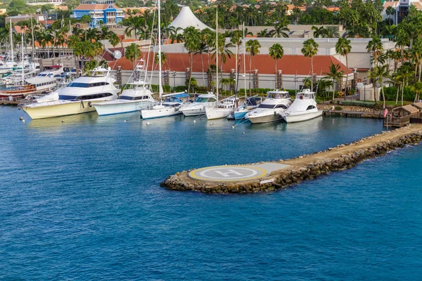 Almofada de helicóptero por iates em Aruba — Fotografia de Stock