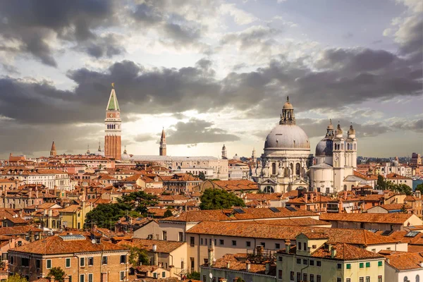 Skyline di Venezia Sotto il bel tramonto — Foto Stock