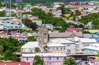 Taş Kilisesi St Kitts Rooftops üzerinde