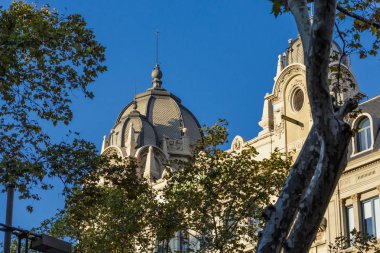 Kilise kubbe döşenir