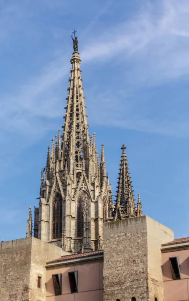 Krásná Španělská věž na modré obloze — Stock fotografie