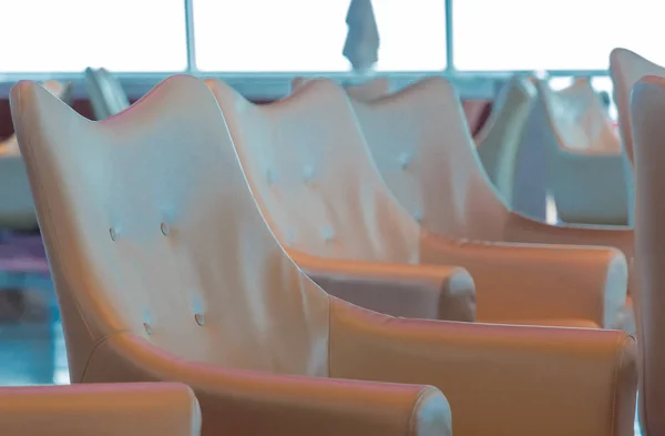 Ligne de chaises en vinyle sur bateau de croisière — Photo