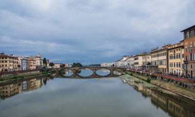 arno Nehri üzerinde köprü