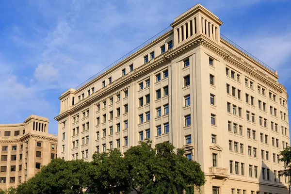 Barcelona'da iki Modern alçı binalar