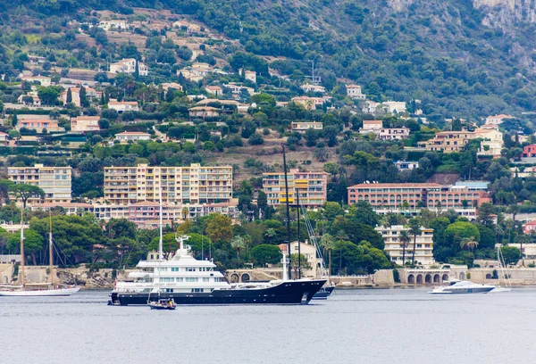 Yacht förtöjd i Villefranche — Stockfoto