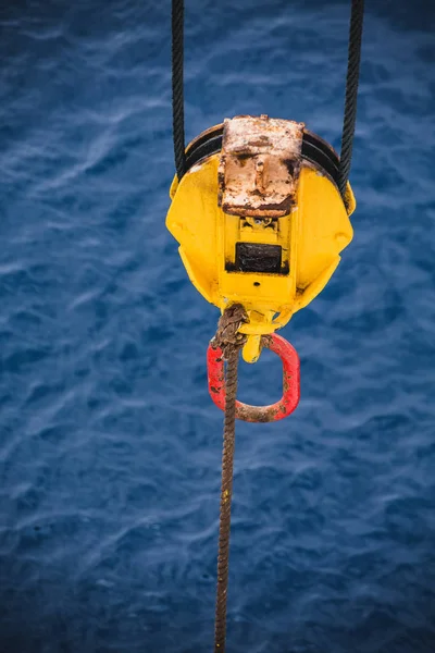 Yellow and Orange Turnbuckle — Stock Photo, Image