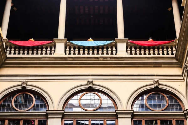 Balkon in Florence binnenplaats — Stockfoto