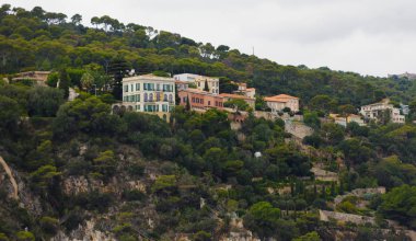 Villefranche yamaca büyük evleri