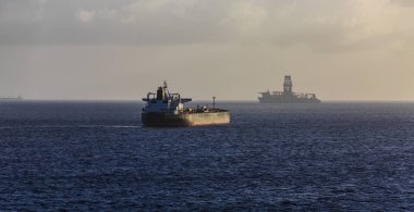 Tanker petrol sondaj platformu yelken