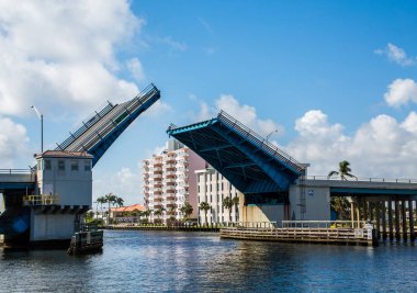 Asma köprü açılış Intercoastal üzerinde