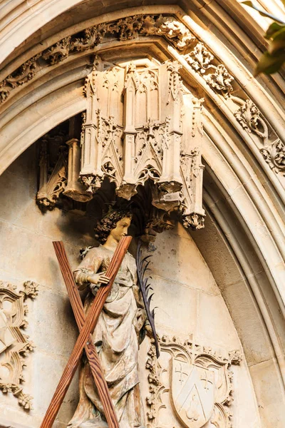 Detalhes de Escultura em uma Igreja de Barcelona — Fotografia de Stock