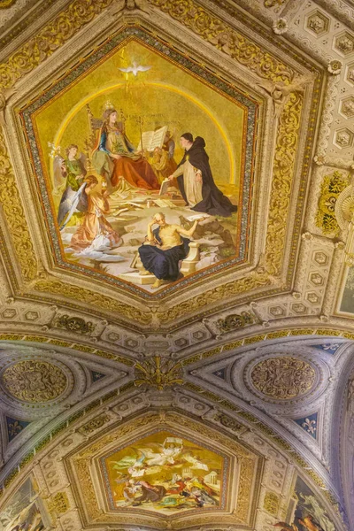 Soffitto dipinto nel Museo Vaticano — Foto Stock