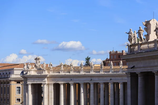Statues of Popes Above Saint Peters — Stock Photo, Image