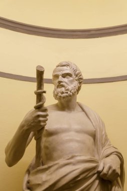 Personel ile adam heykeli