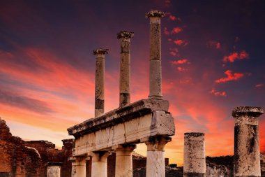 Günbatımı Pompeii içinde