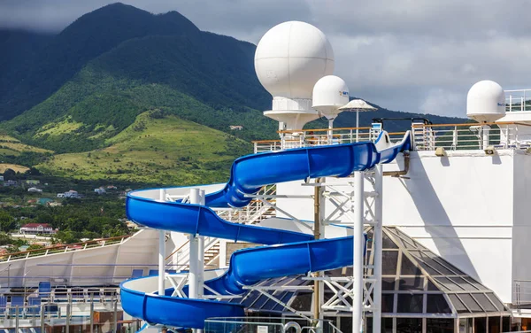 Zjeżdżalnia wodna na statek wycieczkowy w St Kitts — Zdjęcie stockowe