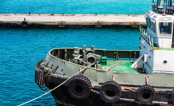 Heavy Tugboat Tied to Dock — Stock Photo, Image