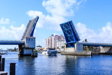 Asma köprü geçen yat