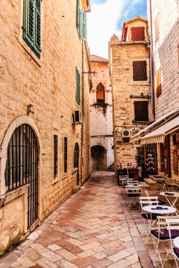 Restoranın terasında Kotor