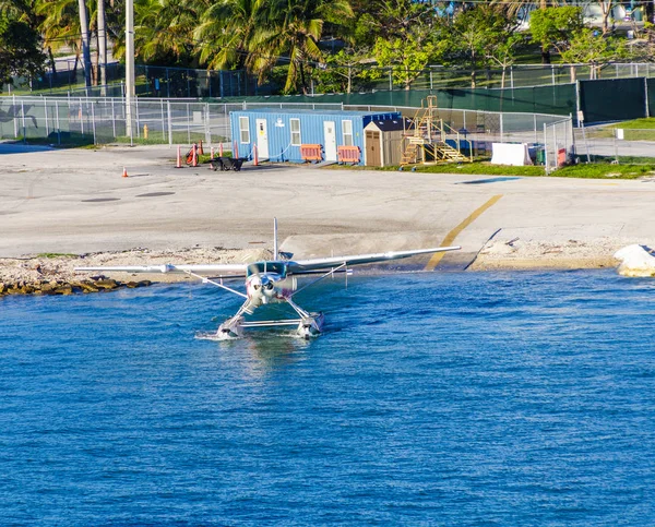 Sjöflygplan bara start — Stockfoto