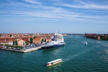 Deniz otobüsü, yat ve yolcu gemisi