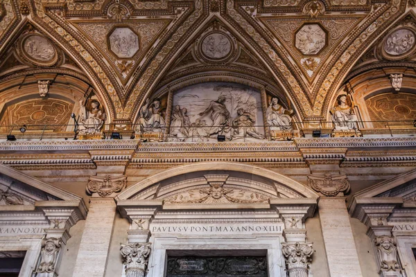Dettagli sulla Parete della Basilica di San Pietro — Foto Stock