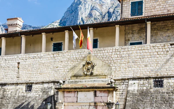 Flags on Old Building in Kotor — Stock Photo, Image