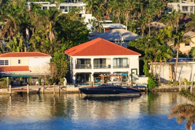 Köşkü Miami tarafından siyah yat