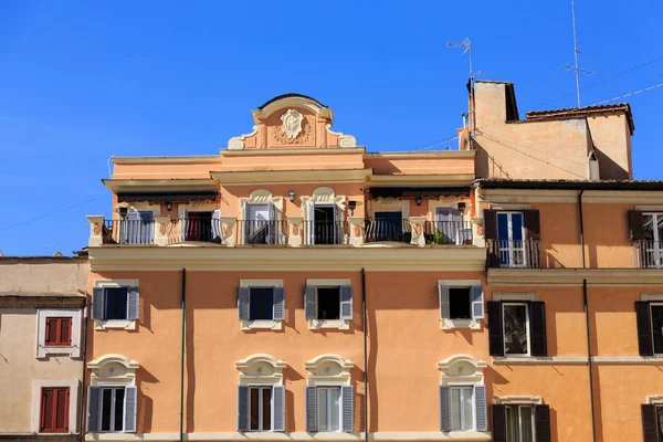 橙色石膏公寓在罗马 — 图库照片
