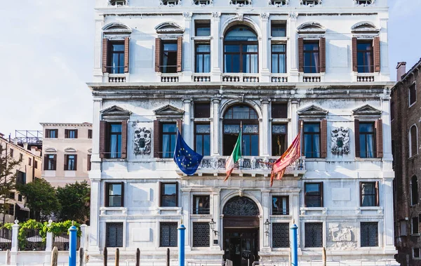 Three Flags on Old Venice Building — Stock Photo, Image