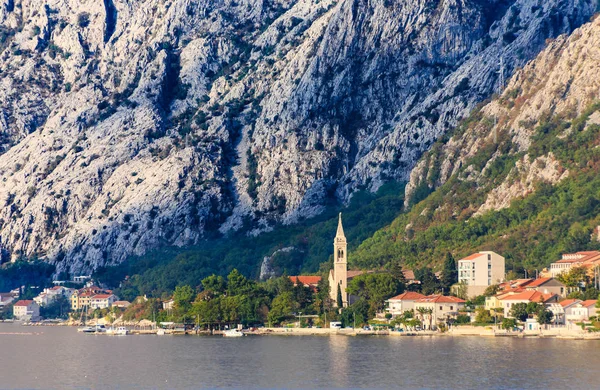 Steeple op kust van Montenegro — Stockfoto