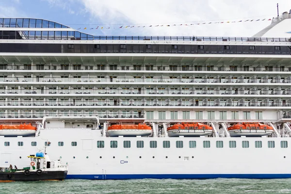 Velero en Crucero en el puerto de Venecia — Foto de Stock